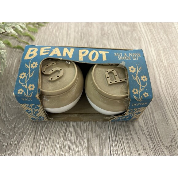 Vintage Bean Pot Salt & Pepper Shakers Plastic In Original Box Bee Plastics Inc - Picture 2 of 7